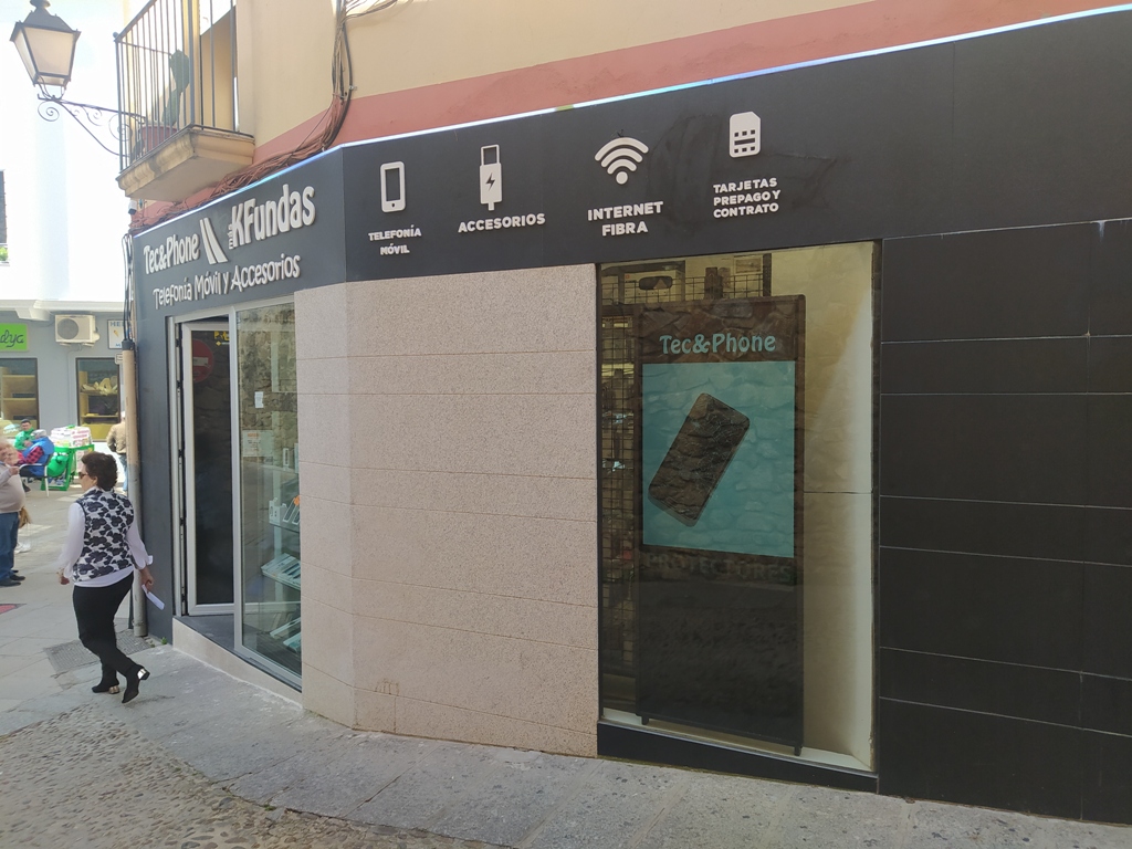 Fachada exterior TEC&PHONE Plasencia Calle Sol